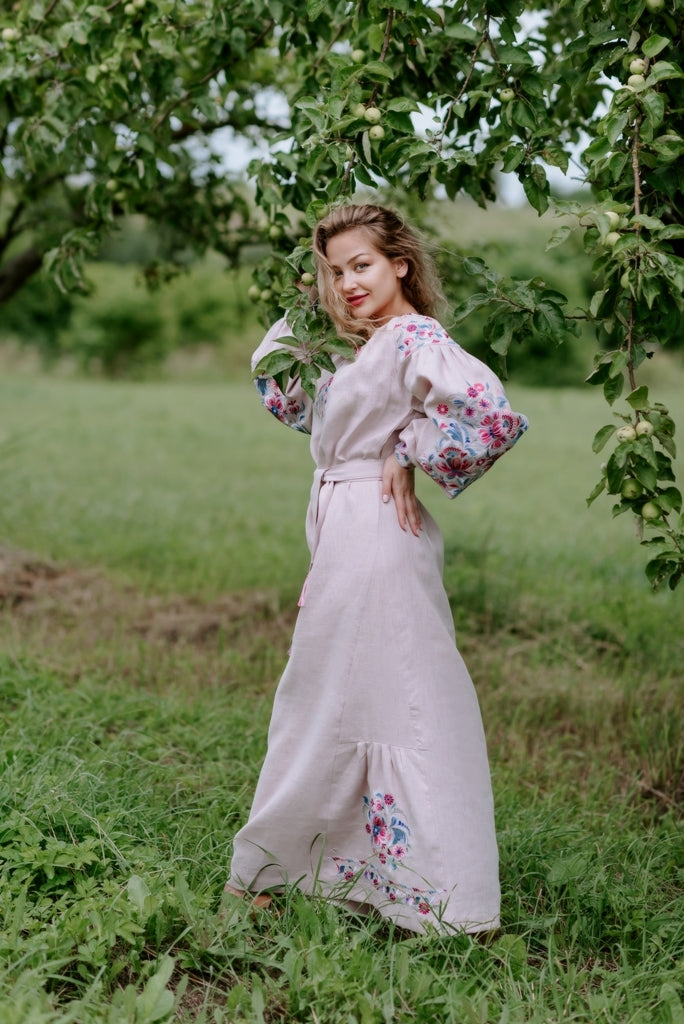 VYSHYVANKA/LONG WOMEN'S LIEN DRESS WITH FLORAL EMBROIDERY "PYDRA"