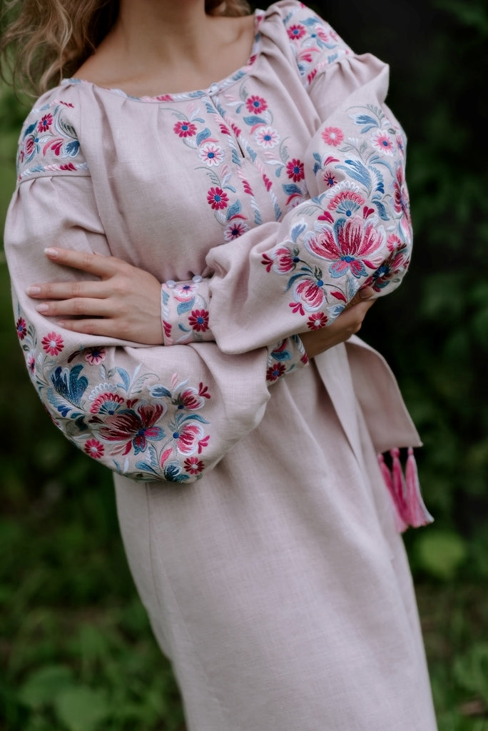 VYSHYVANKA/LONG WOMEN'S LIEN DRESS WITH FLORAL EMBROIDERY "PYDRA"