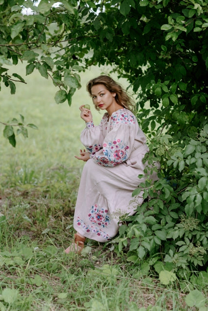 VYSHYVANKA/LONG WOMEN'S LIEN DRESS WITH FLORAL EMBROIDERY "PYDRA"